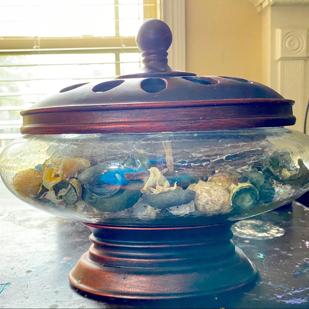 Potpourri holder